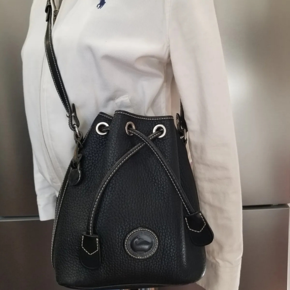Sold! Vintage Dooney & Bourke Serena Black Pebbled Leather Drawstring Bucket Bag - Picture 2 of 9